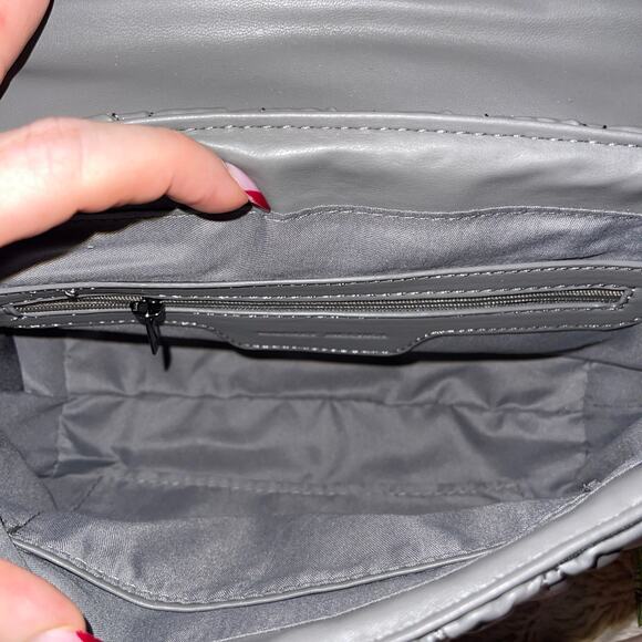 Badgley Mischka Messenger Bag Grey Quilted Chain New With Tags - Picture 5 of 9